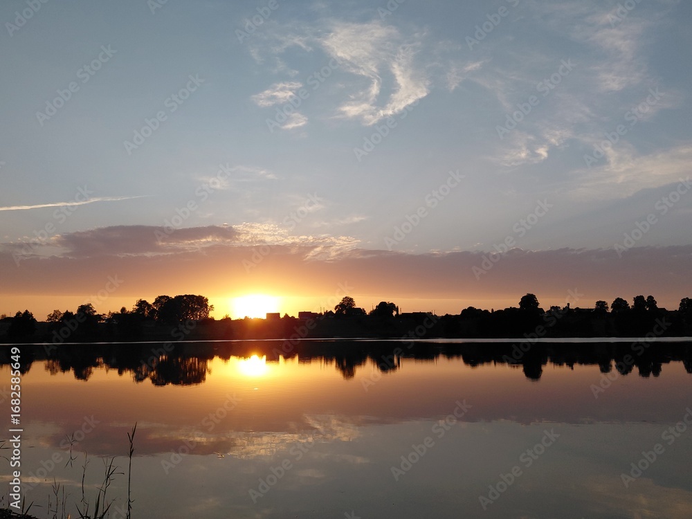 Fototapeta premium Summer evening sunset by the lake