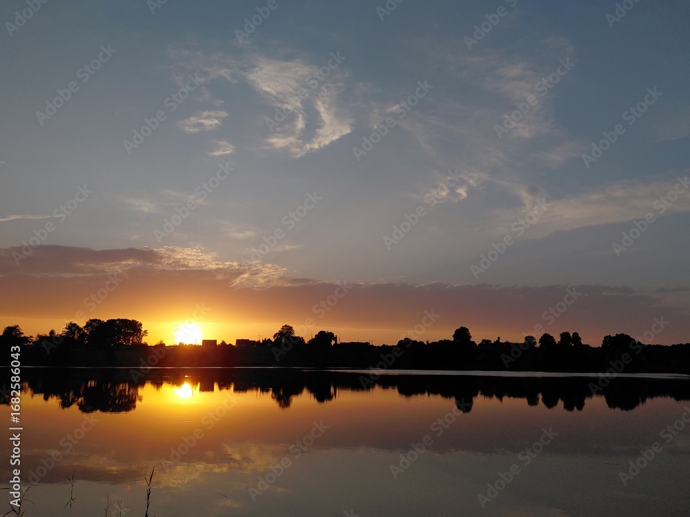 Fototapeta premium Summer evening sunset by the lake