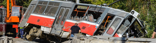 Tableau sur toile Derailed tram