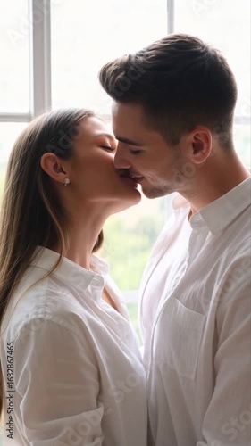 Tendre moment d'un couple amoureux.