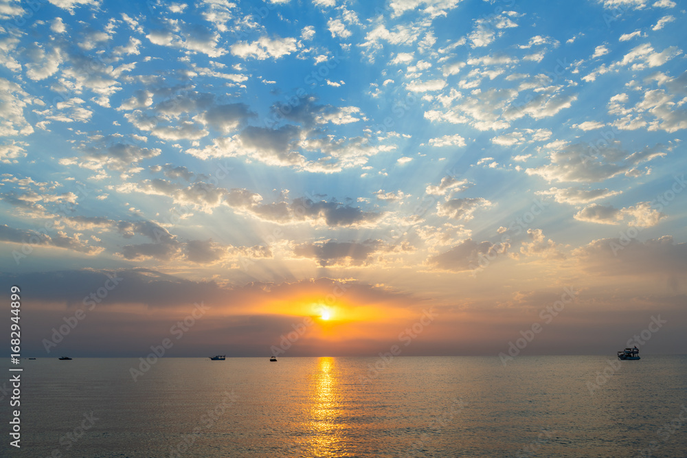 Obraz premium Picturesque sunrise over the Mediterranean Sea near the Turkish city of Kemer in Antalya province