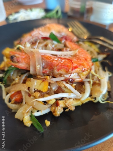 Thai food Pad thai, Stir-fried noodles with shrimp