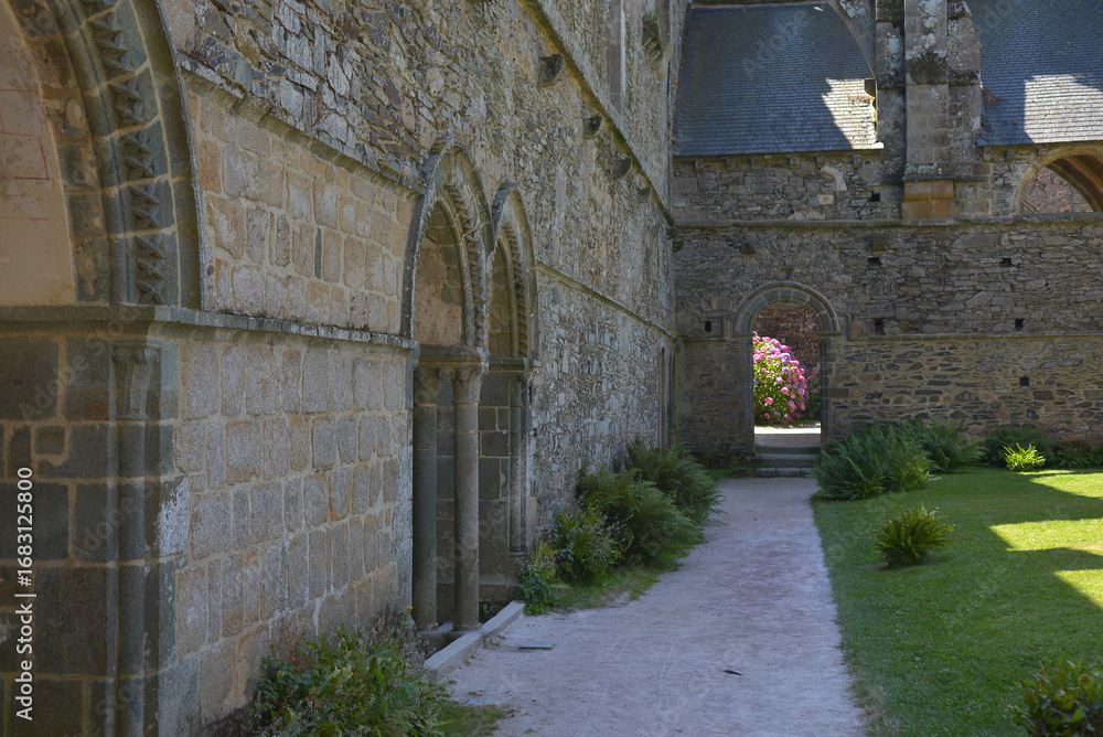Fototapeta premium Ruine der Abbay de Beauport, Paimpol, Bretagne, Frankreich 