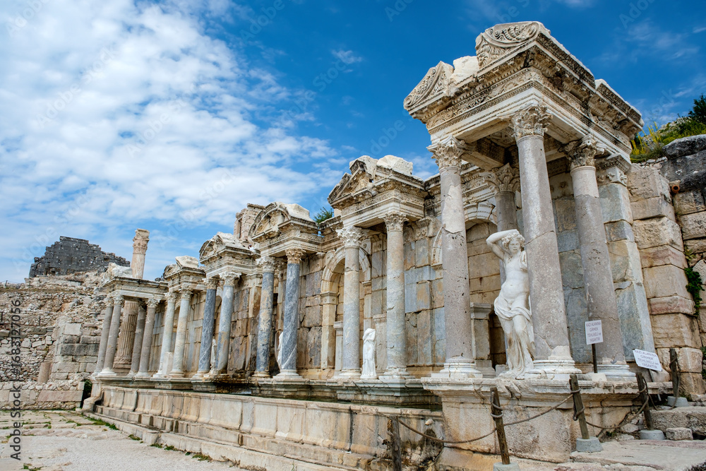 Obraz premium Antonin Fountain in the ancient city of Sagalassos in Aglasun district of Burdur province in Turkey