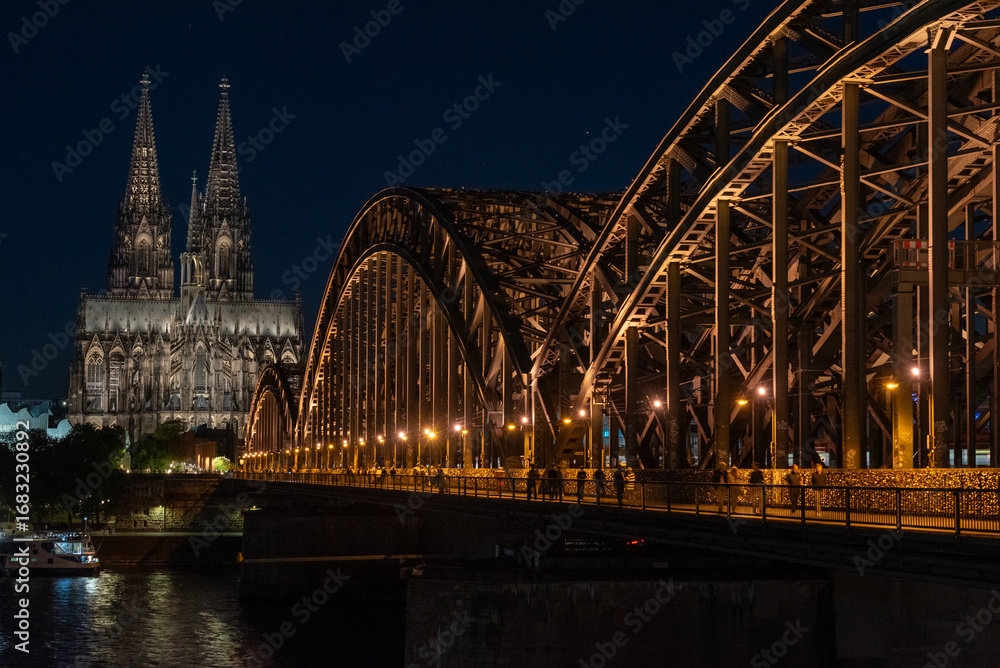 Fototapeta premium cologne cathedral and Hohenzollern bridge