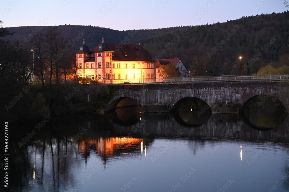 Obraz premium Brücke und Huttenschloss in Gemünden am Main