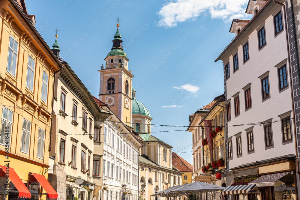Naklejka premium Picturesque buildings in the streets of the historic center of the resort city of Ljubljana, Slovenia.