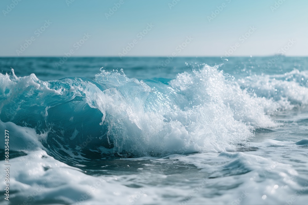 Obraz premium Turquoise ocean waves crashing on a sunny day