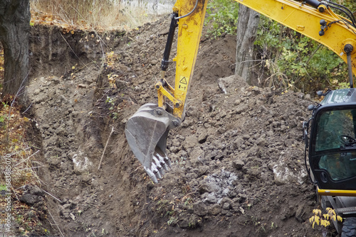 Billede på lærred The machine is extracting soil for foundation construction