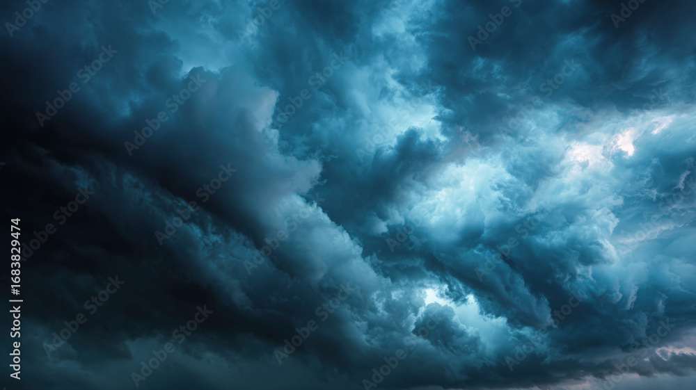 Obraz premium Dramatic Dark Storm Clouds Covering Sky Creating Moody Atmospheric Weather Scene Before Thunder
