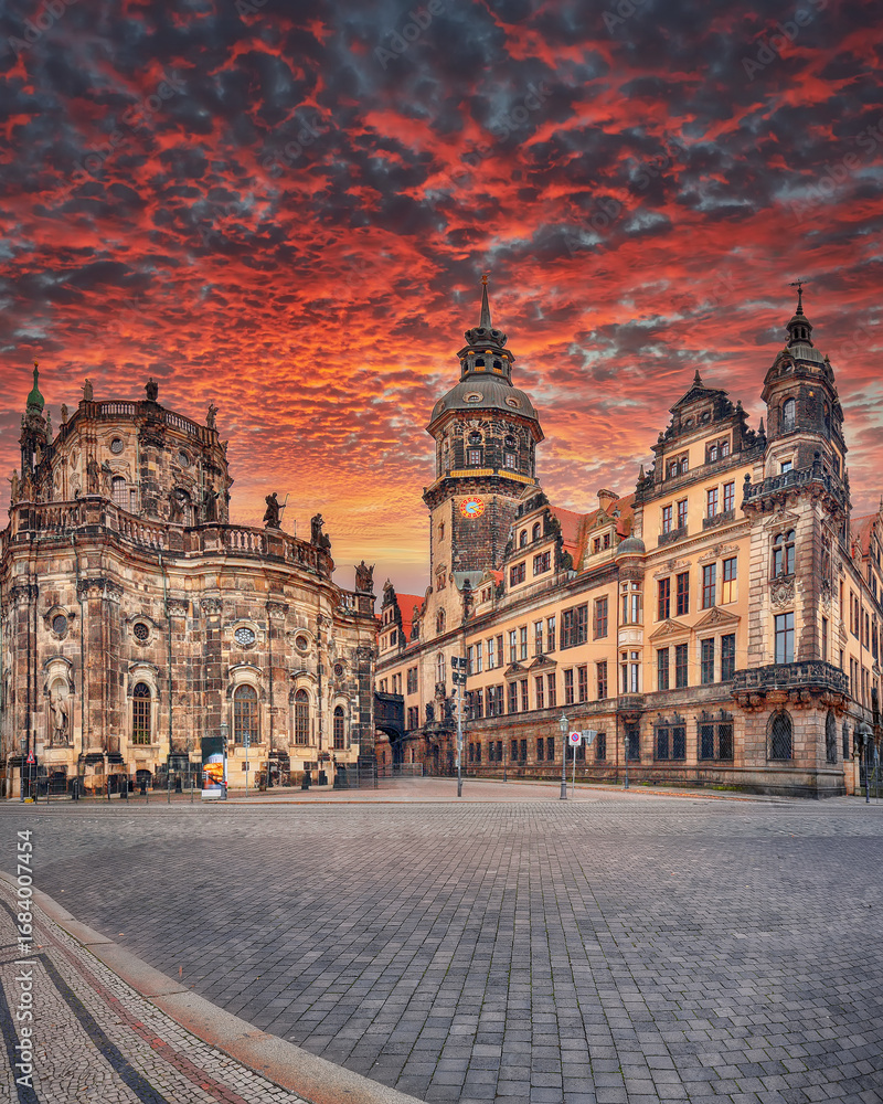 Naklejka premium Amazing Cathedral of the Holy Trinity Hofkirche and Dresden Castle Hausmannsturm on Theaterplatz