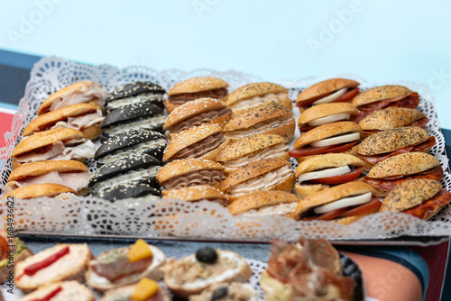 sandwichs raffinés pour cocktail dans un mariage par un traiteur
