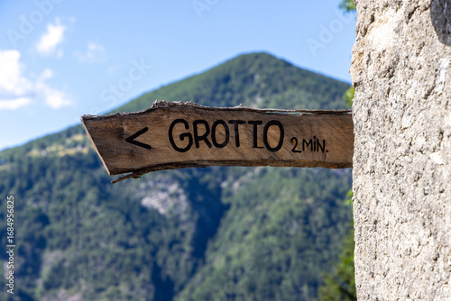 Φωτογραφία Sign for a grotto in Italian-speaking southern Switzerland