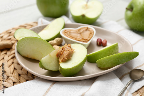 Plate with fresh apple slic...