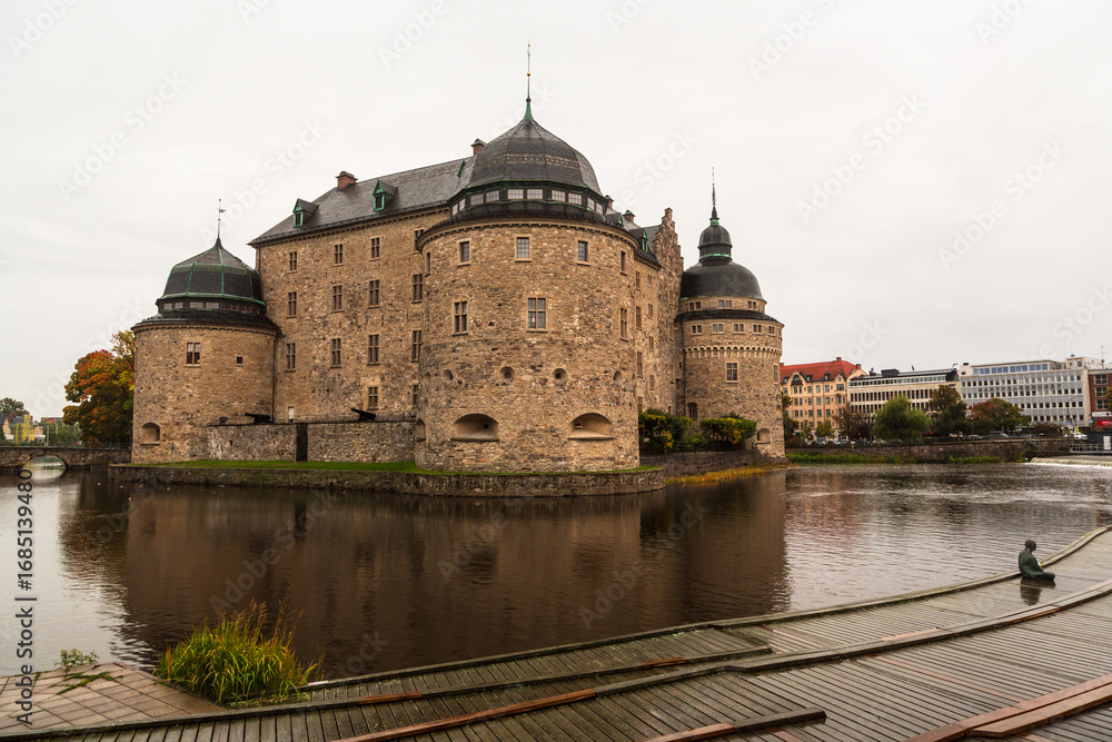 Fototapeta premium OREBRO, SWEDEN - 2 October 2022: The castle of Orebro is a medieval stone building, which is one of the most famous and historically significant castles of the Kingdom of Sweden in autumn