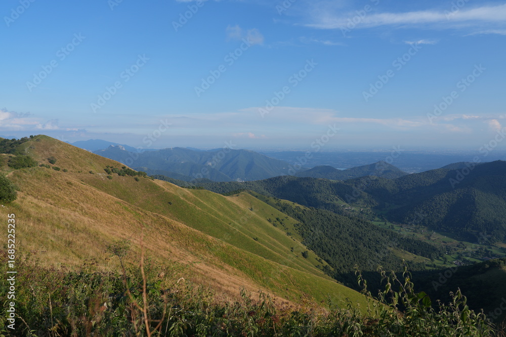 Fototapeta premium VEDUTA DELL PREALPI LARIANE