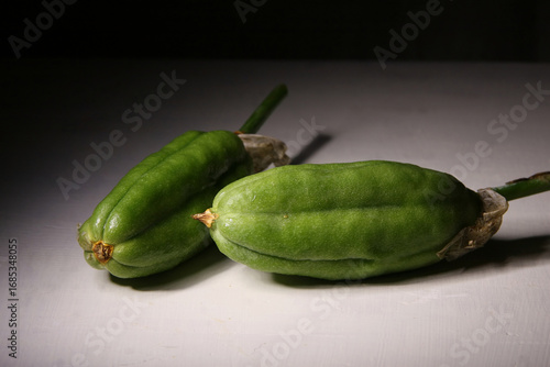 Ταπετσαρία Iris. Still life with fruits of decorative iris flowers.