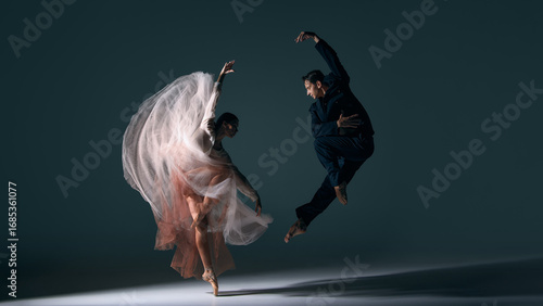 Tableau sur toile Ballet couple moving in synchronized dramatic jump with flowing dress motion