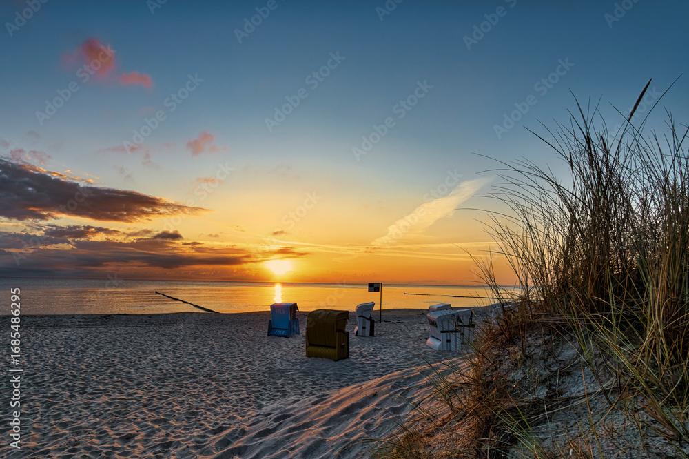 Fototapeta premium Sound of the Sea - Usedom Baltic Sea Vacation Holidays Sunset Beach Chair Relaxation Time-out Travel Cloud Island Postcard Background Wallpaper Beautiful Peaceful North Journey Destination