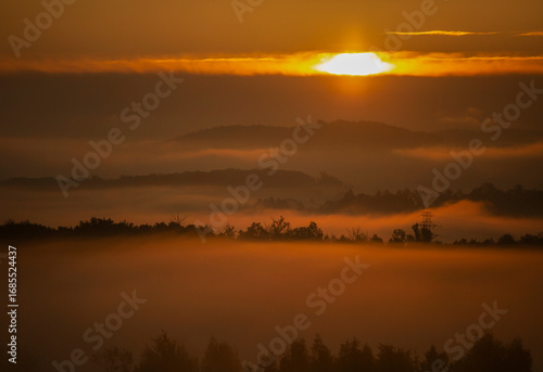 Fototapeta Naklejka Na Ścianę i Meble -  Wrześniowy, mglisty poranek w Beskidach. Wschód słońca. Cieszyn, Polska.