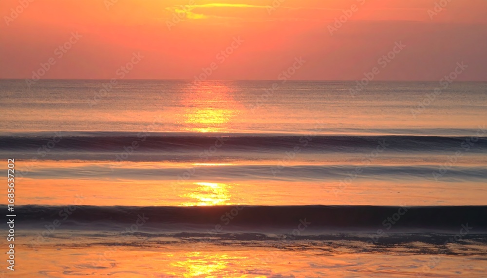 Fototapeta premium Sunrise over the ocean (1)