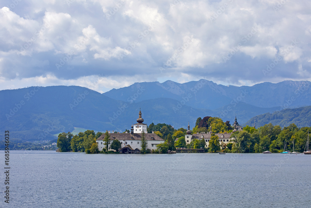 Fototapeta premium Schloss Ort castle in the Traunsee lake, Gmunden, Austria