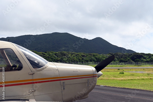 伊豆七島新島空港の小型自家用機