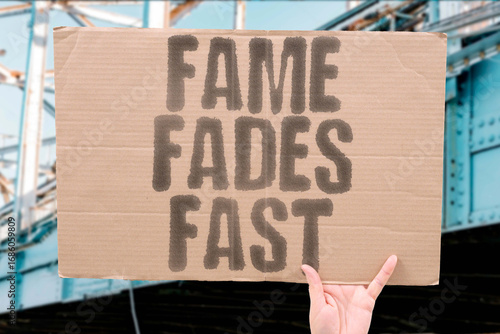 Slika na platnu “Fame Fades Fast” highlights the fleeting nature of recognition