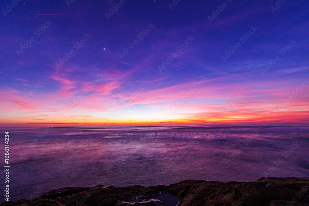 Obraz premium Twilight over the ocean