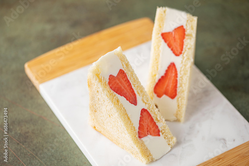 Fotografía Japanese Strawberry Fruit Sandwich or Strawberry Sando Sandwich