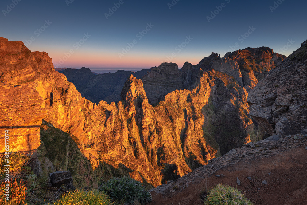Obraz premium Madeira landscapes with majestic mountains, rugged cliffs and the Atlantic Ocean – a paradise for nature and travel photography.
