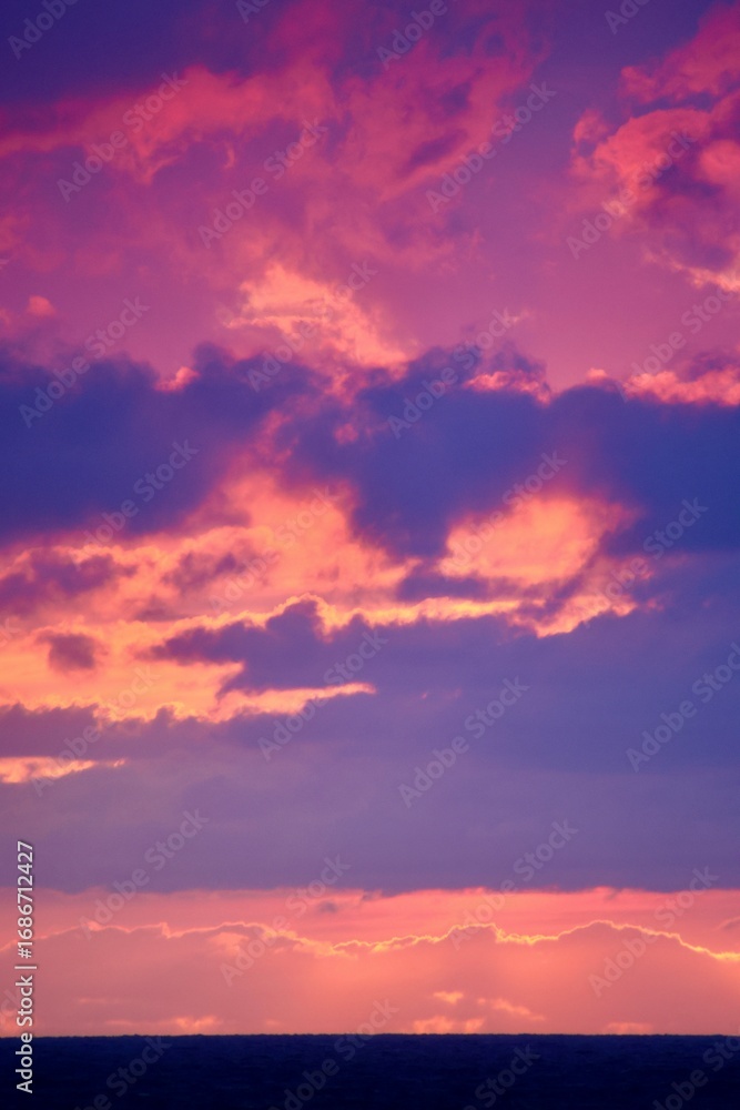 Obraz premium 日本海に沈む夕日（新潟県・糸魚川市）