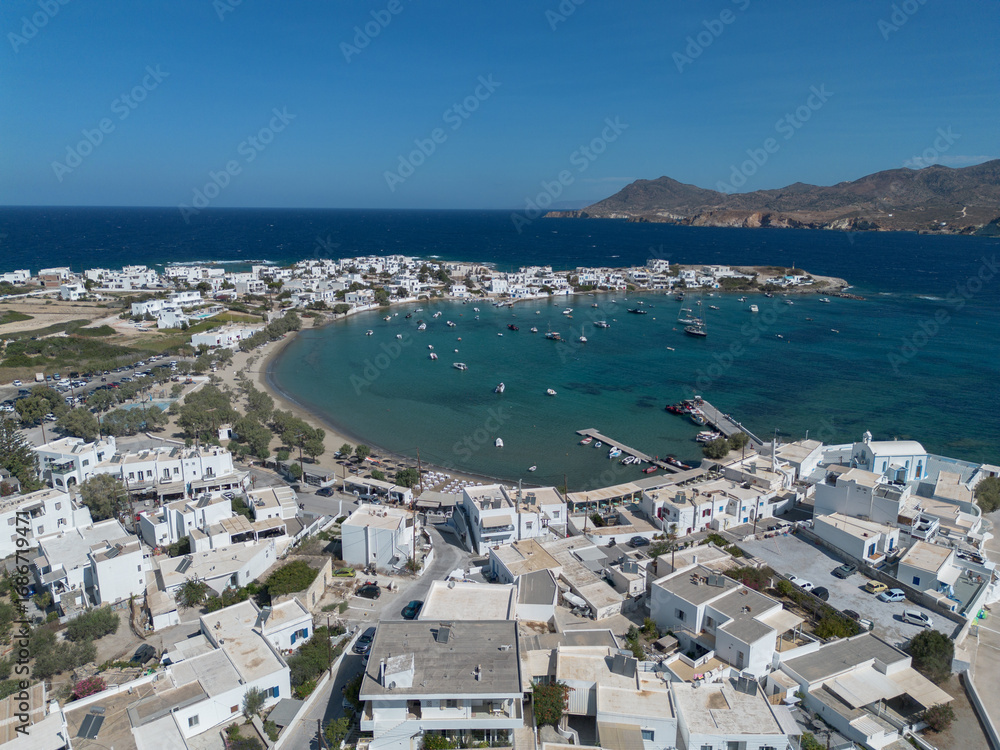 Naklejka premium Fotografie aeree dell isola di Milos in grecia