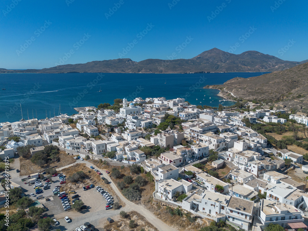 Fototapeta premium Fotografie aeree dell isola di Milos in grecia