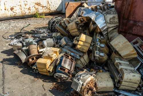 Wallpaper Mural Alte Elektromotoren und Transformatoren auf Schrotthaufen, Köln, Nordrhein-Westfalen, Deutschland Torontodigital.ca