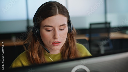 Canvastavla Telemarketing manager consulting call center closeup