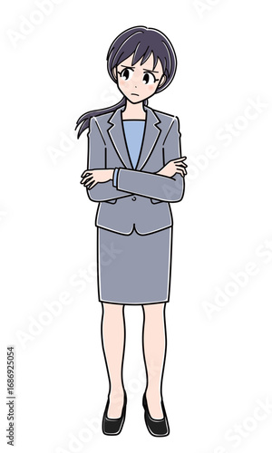 いぶかしげな表情で腕を組むスーツのOLさん（全身）
