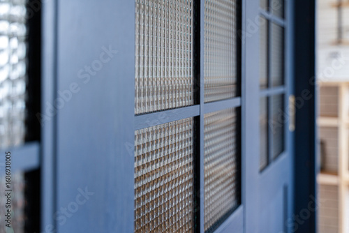 Wallpaper Mural Sliding glass doors ― 3枚引き戸 Torontodigital.ca