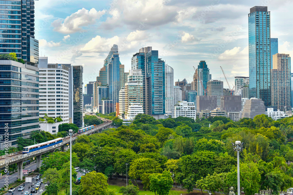 Obraz premium Bangkok city skyline with Lumpini park from top view, Thailand. 