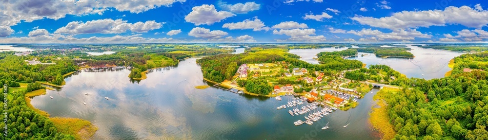 Obraz premium Mazury. Piękna Góra. Jeziora Kisajno i Tajty.