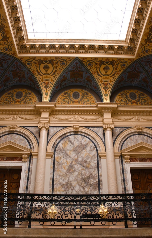 Fototapeta premium Интерьер собора в Вене