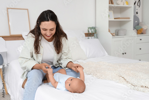 Beautiful young happy mothe...