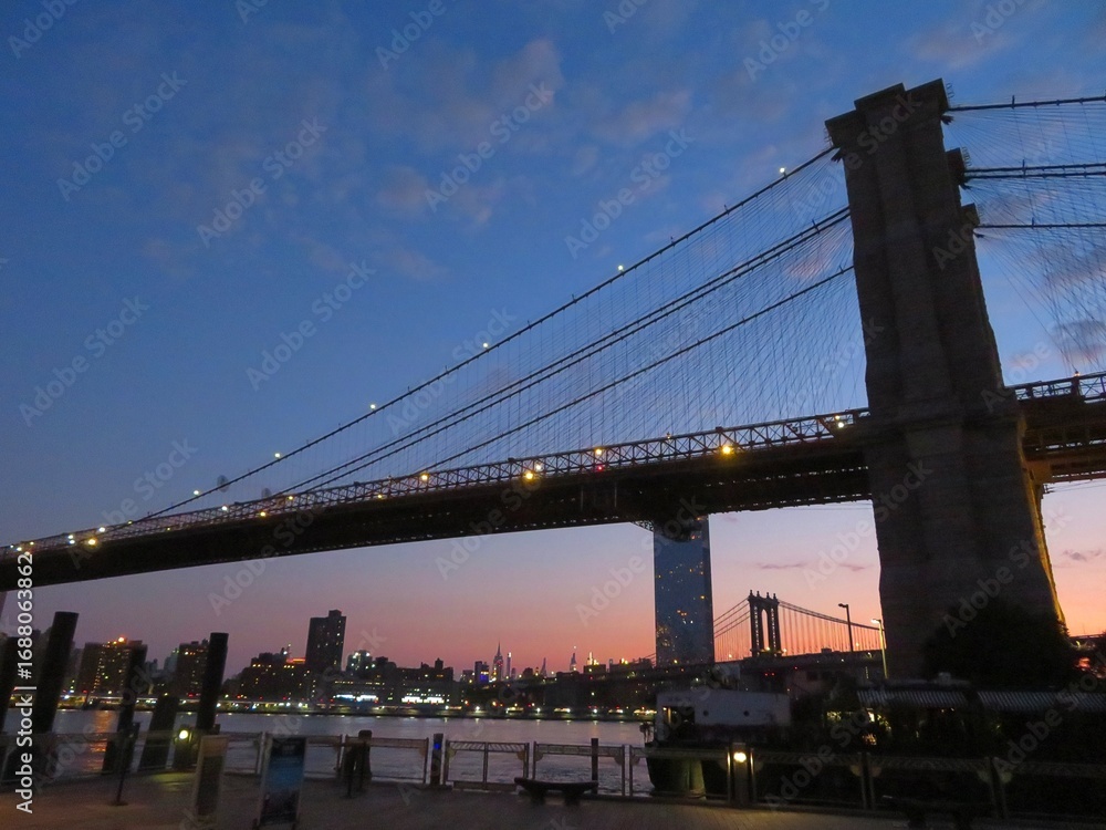 Naklejka premium the view from Brooklyn to the Manhattan bridge at dawn, New York