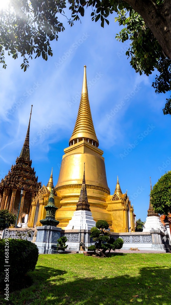 Fototapeta premium Golden temple pagoda, sunny day