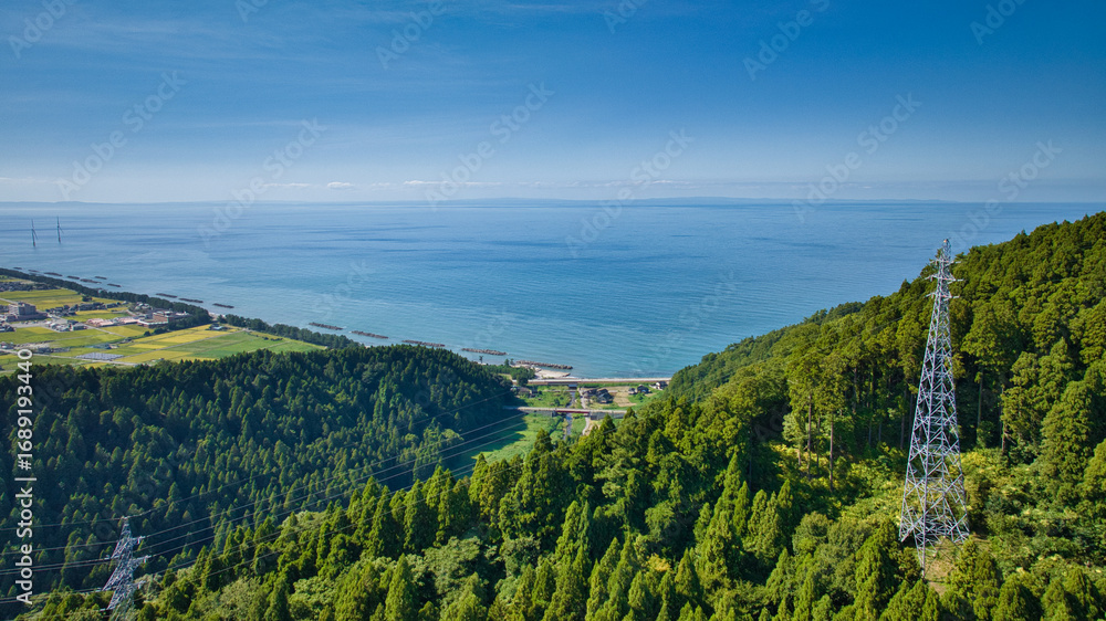 Fototapeta premium 日本の富山県朝日町の笹川地区周辺の様子