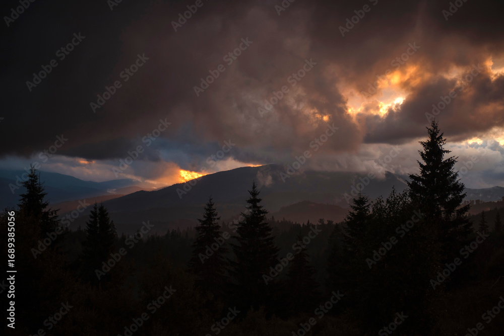 Fototapeta premium Dramatic Sunset Over Mountain Landscape