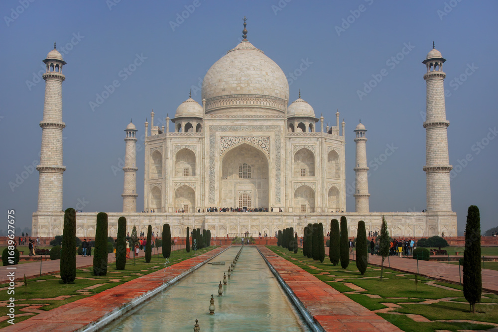 Fototapeta premium Taj Mahal with reflecting pool in Agra, Uttar Pradesh, India