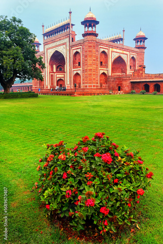 Darwaza-i-Rauza (Great Gate) in Chowk-i Jilo Khana courtyard, Taj Mahal complex, Agra, India
