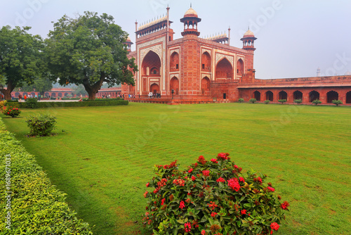 Darwaza-i-Rauza (Great Gate) in Chowk-i Jilo Khana courtyard, Taj Mahal complex, Agra, India