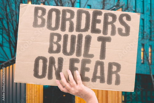Фототапет "Borders built on fear"